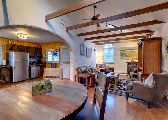 Rustic Log Cabin With Studio About 5 Mi To Pikes Peak!
