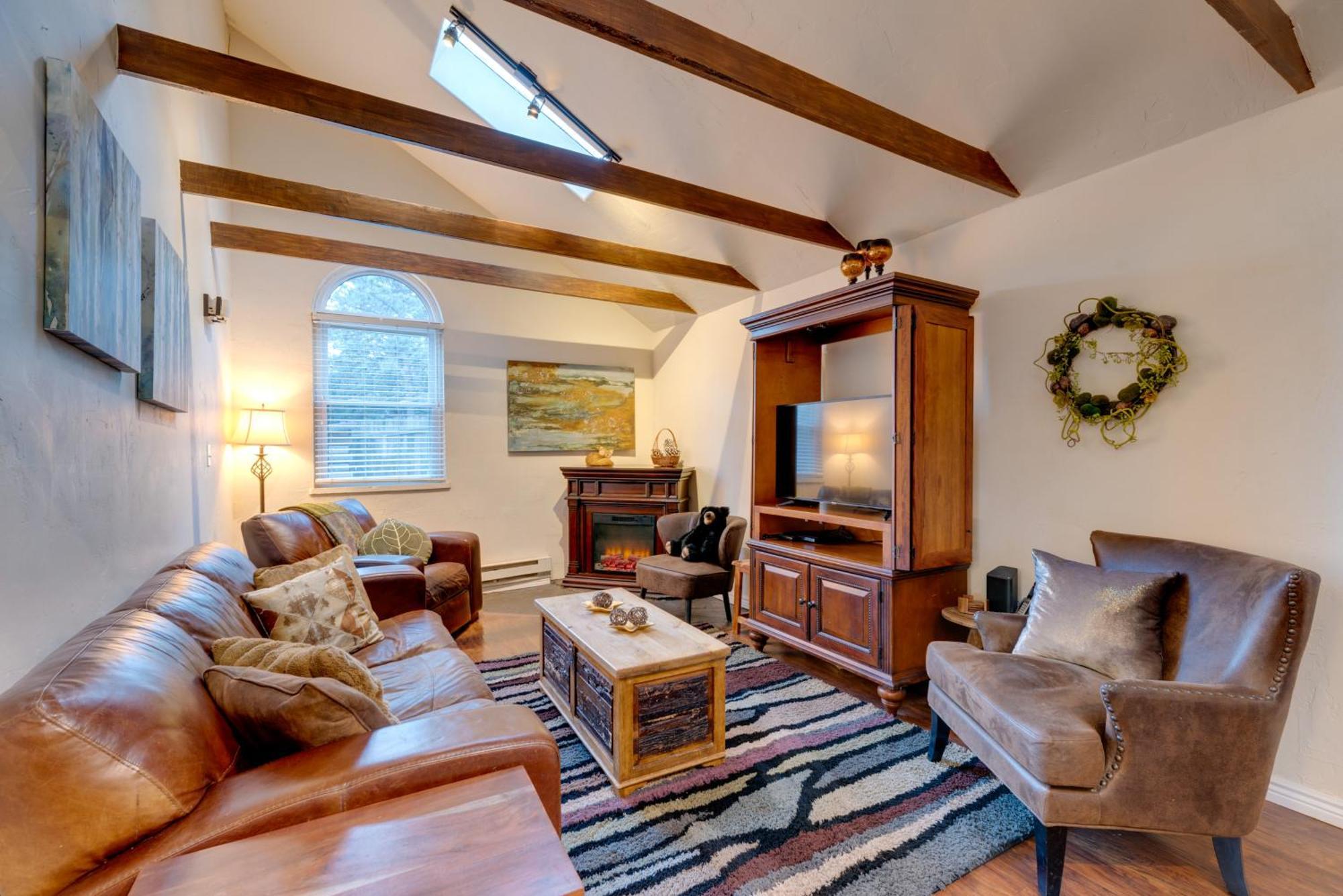 Rustic Log With About 5 Mi To Pikes Peak! Holiday home