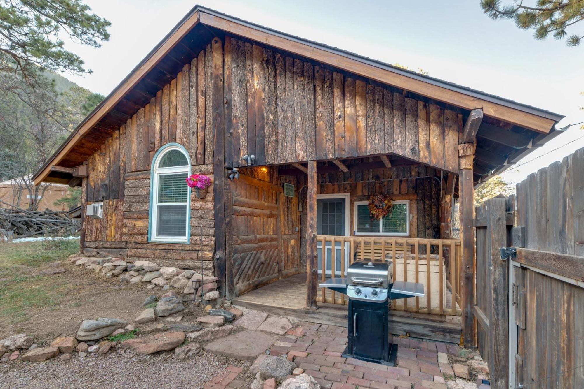 Holiday home Rustic Log With About 5 Mi To Pikes Peak! *